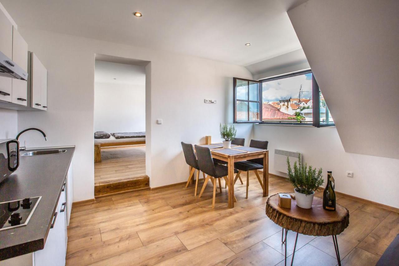 Apartmany Na Mikulasskem Namesti Зноймо Екстериор снимка