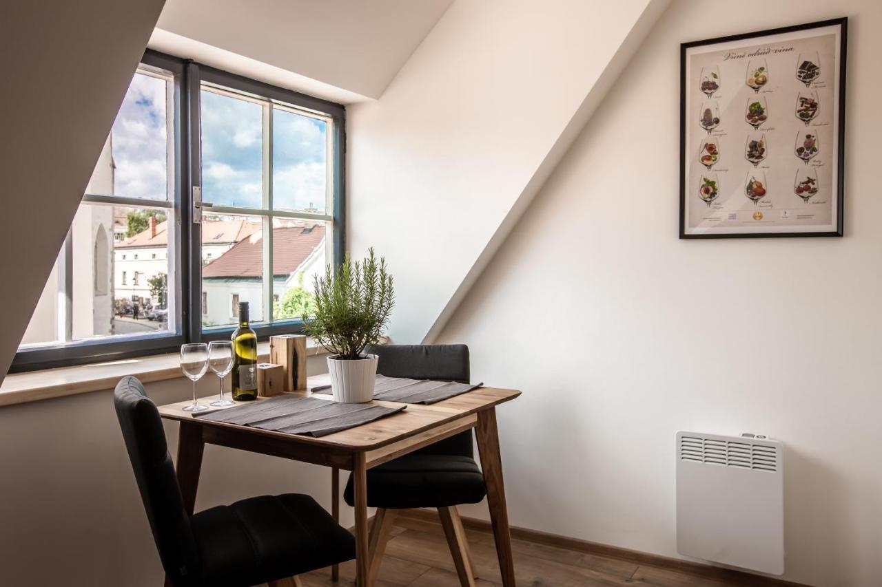 Apartmany Na Mikulasskem Namesti Зноймо Екстериор снимка