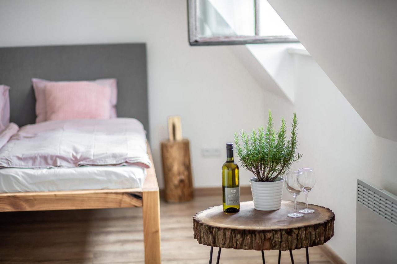 Apartmany Na Mikulasskem Namesti Зноймо Екстериор снимка